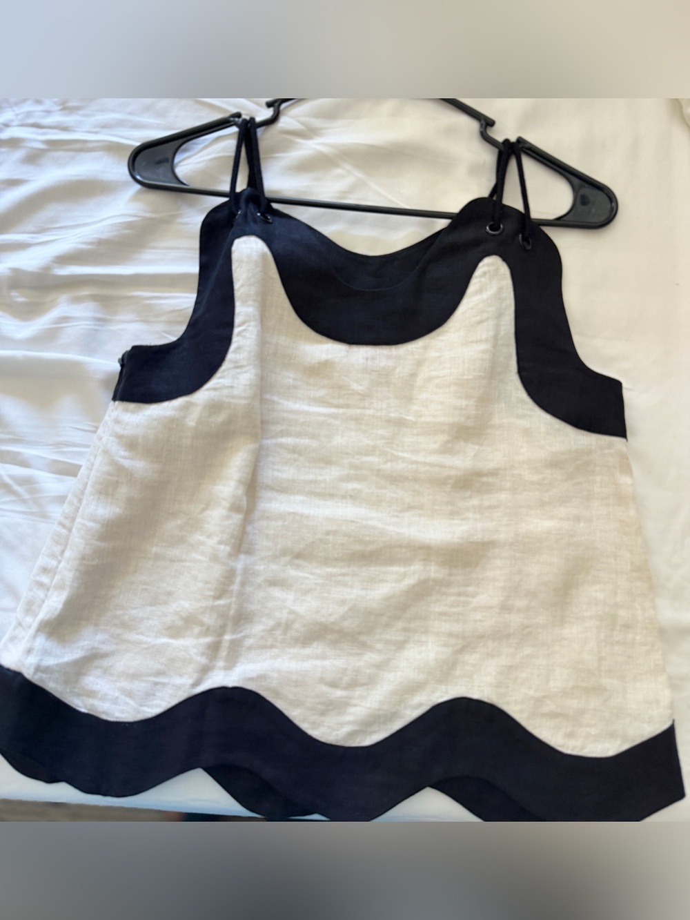 Staud scalloped linen top. Size S. Excellent condition. As good as new!